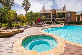 Oaks of Westlakes Apartments in San Antonio, TX - Building Photo - Building Photo