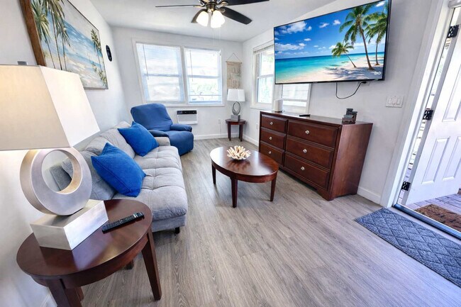 324 Van Buren St, Unit SI FL1-ID1358006P in Hollywood, FL - Foto de edificio - Building Photo