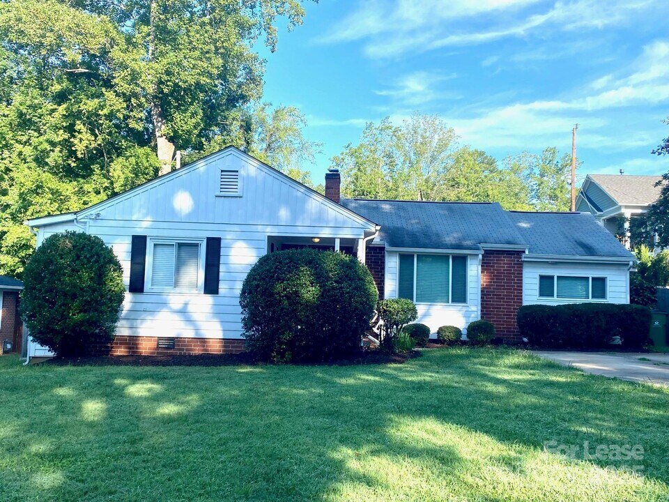 5310 Buckingham Dr in Charlotte, NC - Building Photo