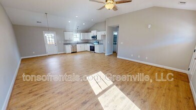 188 Sherwood Dr in Wellford, SC - Building Photo - Building Photo