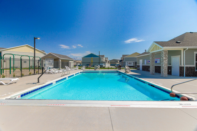 Smithfield Station Townhomes in Smithfield, UT - Building Photo - Building Photo