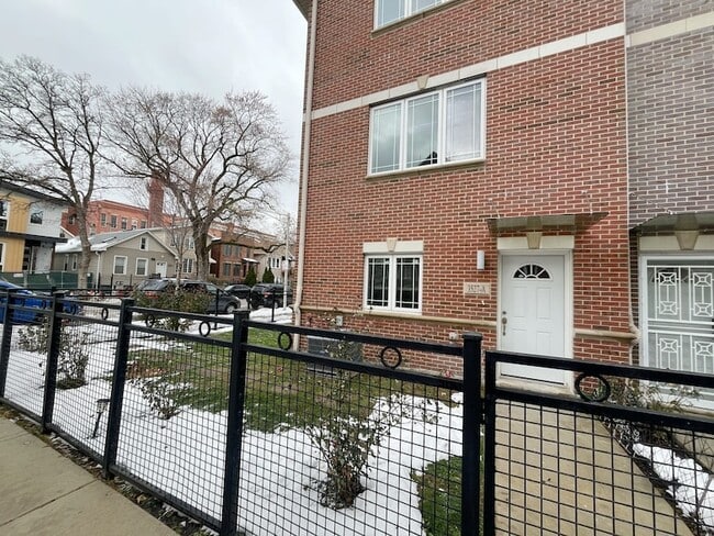 3527 S Parnell Ave in Chicago, IL - Foto de edificio - Building Photo