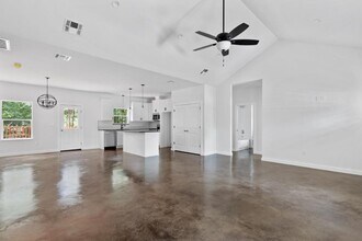 319 Lamaloa Ln in Bastrop, TX - Building Photo - Building Photo
