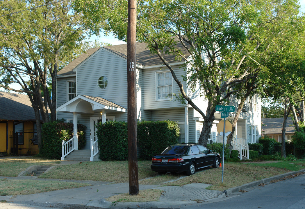 5715 Hudson St in Dallas, TX - Foto de edificio