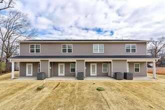 2805 Cruze Dr in Powell, TN - Building Photo - Building Photo