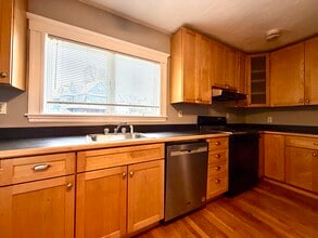 879 Broadway, Unit 1 in Somerville, MA - Building Photo - Building Photo
