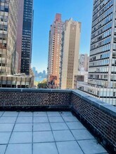 160 E 48th St in New York, NY - Building Photo - Building Photo