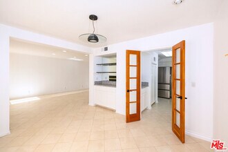 13030 Valleyheart Dr in Los Angeles, CA - Building Photo - Building Photo