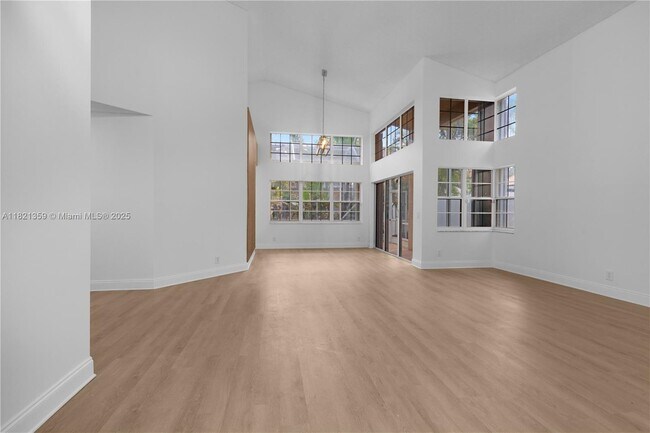 1525 Seabay Rd in Weston, FL - Building Photo - Building Photo