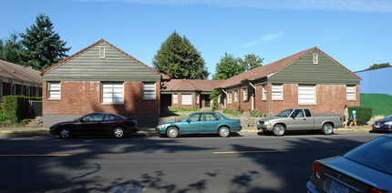 6411 Albina Ave in Portland, OR - Building Photo - Building Photo