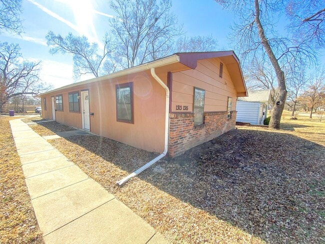 1313 Yuma St in Manhattan, KS - Foto de edificio - Building Photo