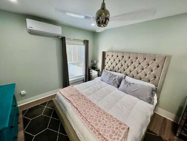 1419 Broadway Avenue J in Galveston, TX - Building Photo - Building Photo