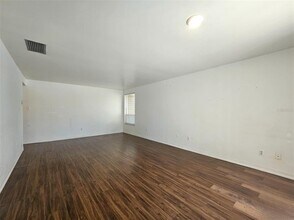 7602 W Powhatan Ave in Tampa, FL - Building Photo - Building Photo