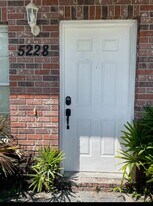5228 Bogdonoff Dr in Seffner, FL - Building Photo