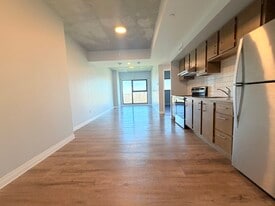 3100 Meadowbrook Ln in Windsor, ON - Building Photo