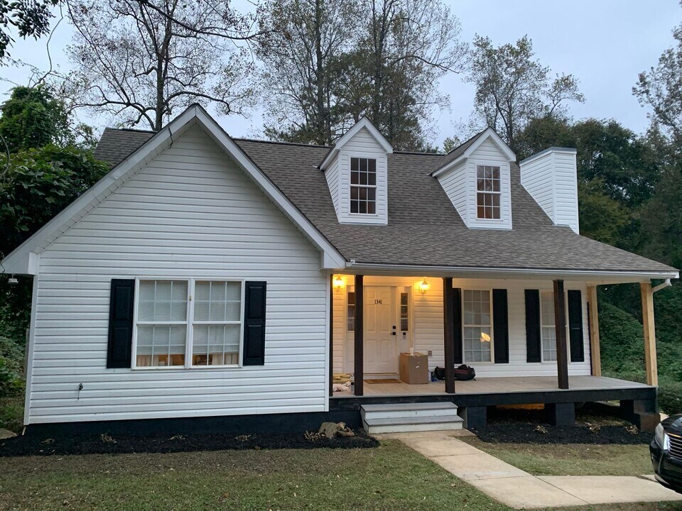 1341 E University Dr in Auburn, AL - Building Photo