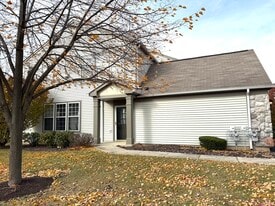 3345 Bromley Ln in Aurora, IL - Building Photo