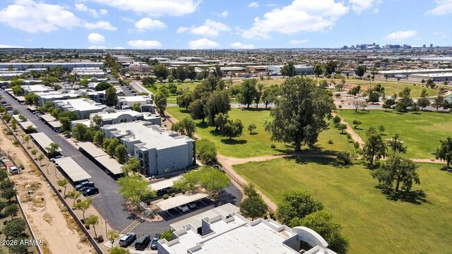 5611 S 32nd St, Unit 3 in Phoenix, AZ - Building Photo - Building Photo