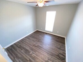 1320 Stroud Dr in Lebanon, TN - Foto de edificio - Building Photo