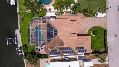 3931 Pompano Dr SE in St. Petersburg, FL - Building Photo - Building Photo