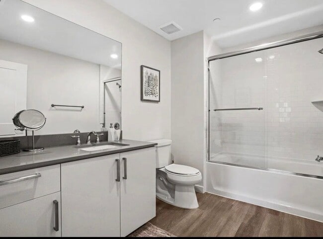 4725 Radford Ave, Unit ph1 in Los Angeles, CA - Foto de edificio - Building Photo