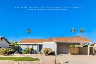 2130 W Danbury Dr in Phoenix, AZ - Building Photo