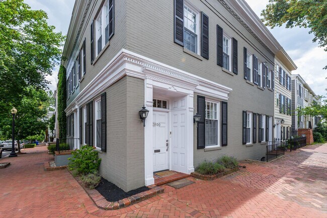 property at 2800 Dumbarton St NW