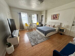 1717 N Mariposa Ave, Unit Mariposa in Los Angeles, CA - Foto de edificio - Building Photo