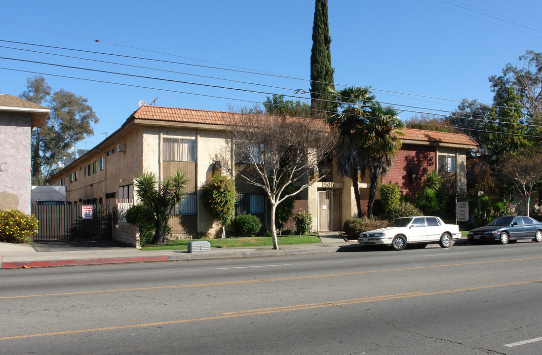 15011 Vanowen St in Van Nuys, CA - Building Photo