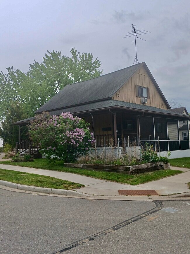 803 Bruner St, Unit 803 Bruner Street in Rhinelander, WI - Building Photo - Building Photo