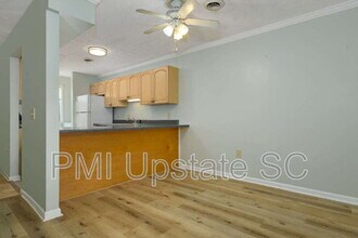 100 Buttercup Way in Taylors, SC - Building Photo - Building Photo