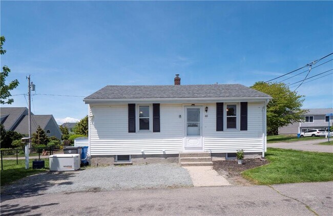 40 Draper Ave in Middletown, RI - Building Photo - Building Photo