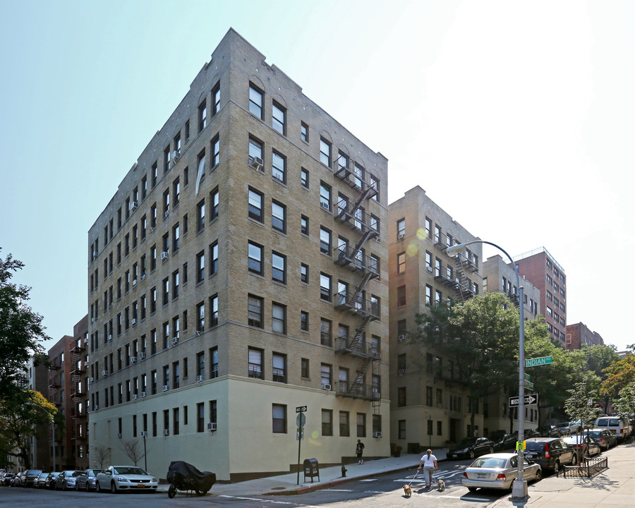 583-593 W 215th St in New York, NY - Foto de edificio