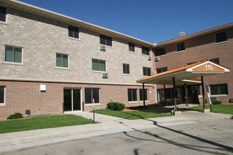 Bay Shore Apartments (Elderly) in Beaver Dam, WI - Foto de edificio - Building Photo