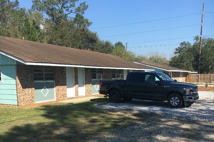 Longfellow Garden Apartments and Nearby Pascagoula