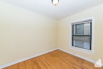 841 W Cornelia Ave in Chicago, IL - Foto de edificio - Building Photo