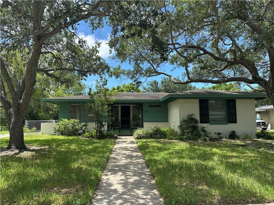 246 Pasadena Pl in Corpus Christi, TX - Building Photo