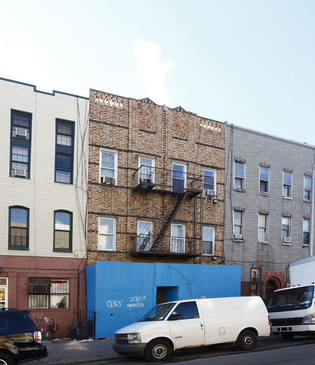 136 Wilson Ave in Brooklyn, NY - Building Photo