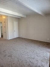 244 Garnet Way, Unit D in Upland, CA - Foto de edificio - Building Photo
