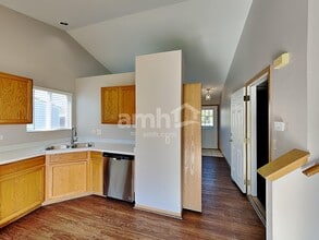 1012 Mission Blvd in Joliet, IL - Foto de edificio - Building Photo