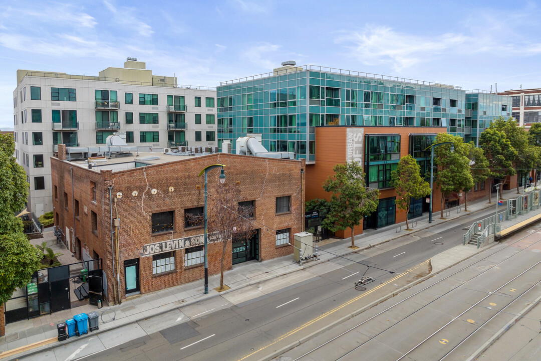 Potrero Launch in San Francisco, CA - Foto de edificio