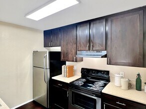Hillside Terrace Apartments in Lemon Grove, CA - Foto de edificio - Building Photo