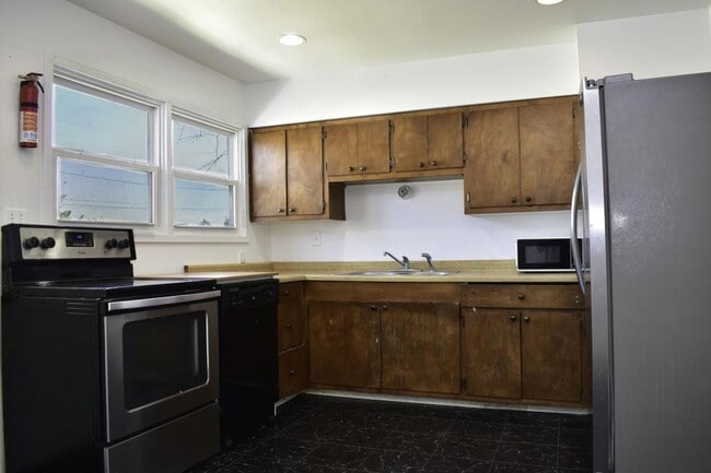 924 Mount Pitt Ave in Medford, OR - Building Photo - Building Photo