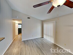 8306 Riverboat Dr in Tampa, FL - Building Photo - Building Photo