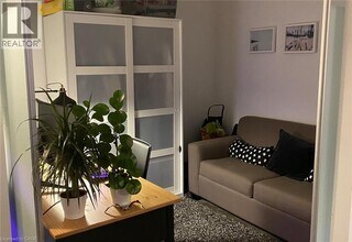 105 George St in Toronto, ON - Building Photo - Building Photo