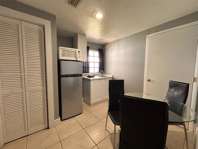 1328 W 82nd St in Hialeah, FL - Building Photo - Building Photo