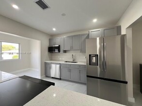 230 NW 33rd Terrace in Fort Lauderdale, FL - Building Photo - Building Photo
