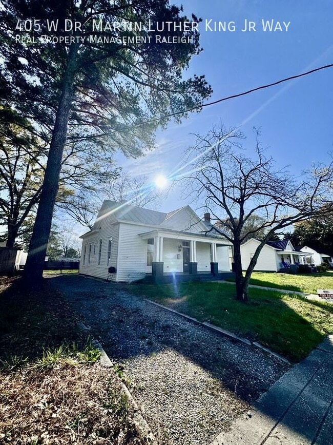 405 W Dr. Martin Luther King Jr. Way in Selma, NC - Building Photo - Building Photo