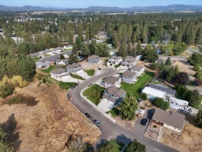 805 F St in Deer Park, WA - Foto de edificio - Building Photo