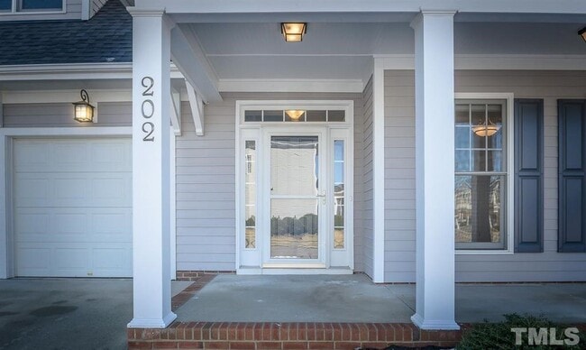 202 Frontgate Dr in Cary, NC - Foto de edificio - Building Photo